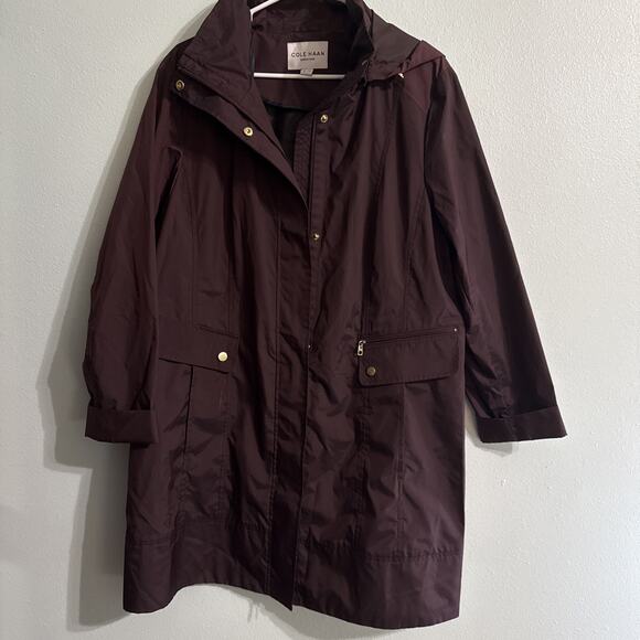 Cole Haan Signature Back Bow Packable Hooded Burgundy Sz XL Raincoat Jacket - Picture 3 of 6
